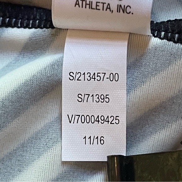 Athleta Black White Slash Stripe Blousy Tankini TOP  - 32 B/C - Picture 11 of 11